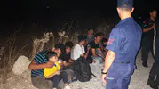 Çeşme'de Gece Yarısı Operasyonu: Kayalık Arazide Mahsur Kalan 18 Göçmen Kurtarıldı