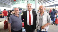 İncirliova’da samimi buluşma: Başkan Kaya pazar yerinde vatandaşla kucaklaştı