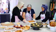 Bucalı kadınlar mutfakta hem öğreniyor hem üretiyor