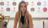 Turgutluspor'un yeni teknik direktörü 22 yaşındaki Zeynep Mestan oldu