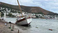 Bodrum'da fırtına dehşeti: Milyonluk tekne sahile vurdu