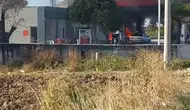 Kınık’ta korku dolu anlar: İstasyon pompasına çarpan otomobil alev topuna döndü