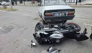 Afyonkarahisar'da okul önünde korkutan kaza: Motosikletli sürücü hastanelik oldu