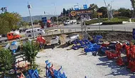 Bayındır'da korku dolu anlar: Kamyonetin altında kalmaktan saniyelerle kurtuldu