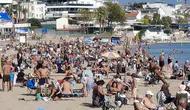 Didim'de takvimler ekimi gösterse de yaz bitmedi: Sahiller doldu taştı