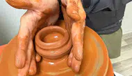 Çamur ellerde hayat buldu: Engelsiz sanat atölyesi yüzleri güldürdü