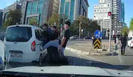 Bornova trafiğinde öfke patlaması: Sürücüye tekme savurdu