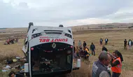 Elma hasadına giden işçileri taşıyan midibüs şarampole uçtu: 1 ölü, 27 yaralı