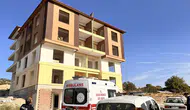 Manisa'da korku dolu anlar: İnşaatın tepesindeki şahıs eşiyle görüştürülerek kurtarıldı