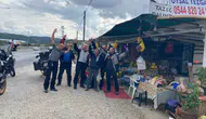 Manisa yolunda sürpriz durak: Polonyalı turistler bağ bozumu heyecanını yerinde yaşadı