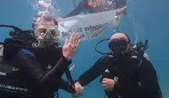 Fethiye'nin mavi sularında unutulmaz imza: 5 metre derinlikte evet dedi