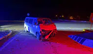 Emirdağ yolunda korkutan kaza: Kamyonet hurdaya döndü