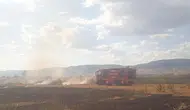 Çivril ovasında korkutan alevler: Ekipler seferber oldu
