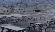 Denizli zirvelerinde kış provası: İlk kar yağışı yüzleri güldürdü