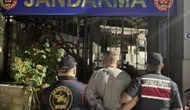 Gümüldür'deki evde şok baskın: 11 yıllık firari gizli bölmeden çıktı