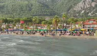 Takvim yaprakları sonbaharı gösterse de Akyaka’da deniz keyfi bitmedi