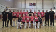 Turgutlu’da voleybol rüzgarı zirveye taşıdı: Sultanlar namağlup lider
