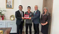 Bayrağa gösterdiği vefa gençlere örnek oldu: Kaymakamdan anlamlı davet
