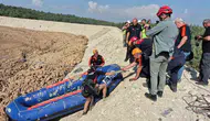 Buca’da nefes kesen operasyon: Çamur deryasında yaşam mücadelesi veren can dostu kurtarıldı