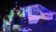 Manisa'da korkutan kaza: Yağışlı havada direksiyon hakimiyetini kaybetti, araç takla attı