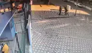 Ödemiş'te okul önünde gergin anlar: Bekçiye saldıran kişinin öğretmen olduğu anlaşıldı