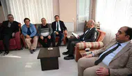 Vali Varol’dan anlamlı ziyaret: Görme engelli vatandaşlarla aynı satırlarda buluştu