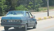 Denizli trafiğinde pes dedirten görüntüler: Ayaklarını camdan çıkardı, ölüme davetiye çıkardı
