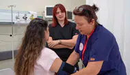 Acil serviste duygulandıran buluşma: Hemşire anne ve doktor kızı aynı nöbette