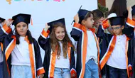 Miniklerin büyük gururu: Üniversite bahçesinde ilk kep atma heyecanı