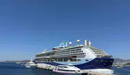 Ege'nin incisi Bodrum'a dev misafir: Binlerce turist limana demir attı