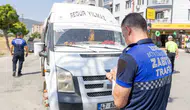 Torbalı’da tarım işçilerinin can güvenliği için şafak operasyonu: Korsan servisler trafikten men edildi