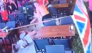 Marmaris'te dehşet anları: Restoranda ailesine saldıran turiste vatandaşlar müdahale etti