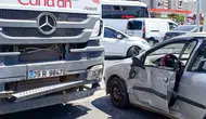 Efeler’de beton mikseri ile otomobil çarpıştı: İtfaiye ekipleri seferber oldu