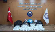 İzmir'de zehir tacirlerine ağır darbe: Binlerce hap ele geçirildi