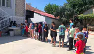 Manisa'da gönül sofrası: Yaz kursu öğrencilerine mahalleli desteği