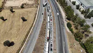 Uşak yolunda domates kazası: Çekiciden düşen kamyon trafiği kilitledi