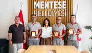 Menteşe’de vicdanın sesi oldular: 80 bin liralık çantayı bulan işçilere ödül