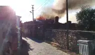 Salihli'de tarihi mahallede alevler evi küle çevirdi