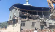 Salihli'de tehlike saçan cami için yıkım kararı uygulandı