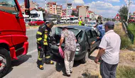 Tavşanlı yolunda korku dolu anlar: Kamyonun biçtiği otomobildeki iki çocuk hastanelik oldu