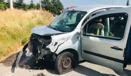 Bolvadin'de trafik kabusu: İki araç çarpıştı, dört kişi hastanelik oldu