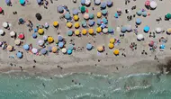 Çeşme sahillerinde hafta sonu bereketi: Ilıca'da adım atacak yer kalmadı