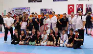 Alaşehirli karatecilerin İzmir çıkarması: 27 madalya ile kupa sevinci
