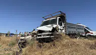 Manisa'da acı bilanço: Kafa kafaya çarpışan araçlarda bir kişi hayatını kaybetti