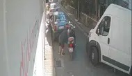 Bayraklı'da Noter Dönüşü Para Avı: Yerde Buldu, Cebe Attı, Polis Peşini Bırakmadı