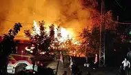 Denizli'de geceyi aydınlatan kabus: Baba ve oğlunun evi alevlere teslim oldu