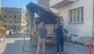 Sürücünün Manevra Şansı Kalmadı: Kamyonet Kasası Balkona Takıldı