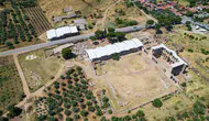 ** Sardes'in 20 Metrelik Dev Suru, Çöken Asur İmparatorluğu'nun İzlerini Taşıyor