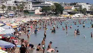 Didim'de yaz bitmiyor: Altınkum'da iğne atsan yere düşmüyor