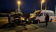 Şuhut yolunda korkutan kaza: Traktör ile minibüs çarpıştı